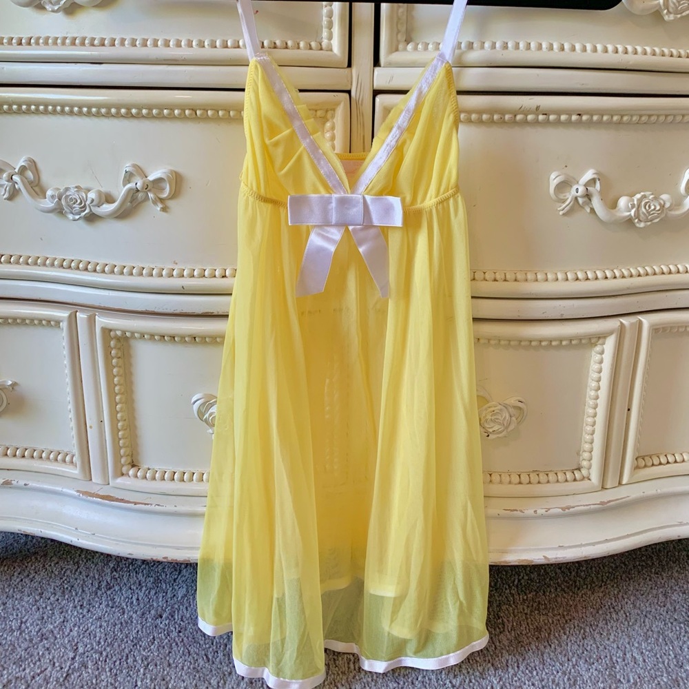 Victorias Secret Yellow Slip ASO Sabrina Carpenter Y2K